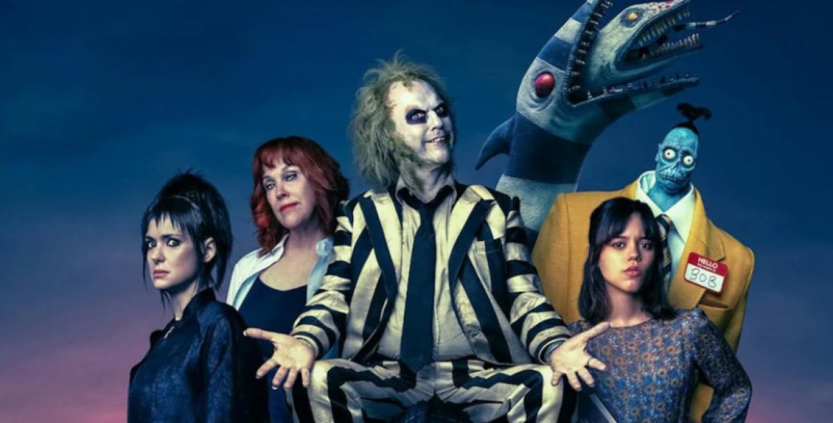 Postacie z filmu Beetlejuice Beetlejuice na granatowym tle