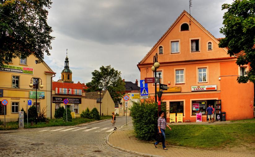 Małe, kolorowe kamienice na ul. Garncarskiej 