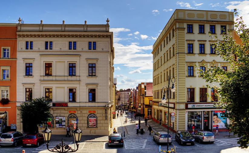 Zabytkowe kamienice w rynku pomiędzy ul. Ząbkowicką