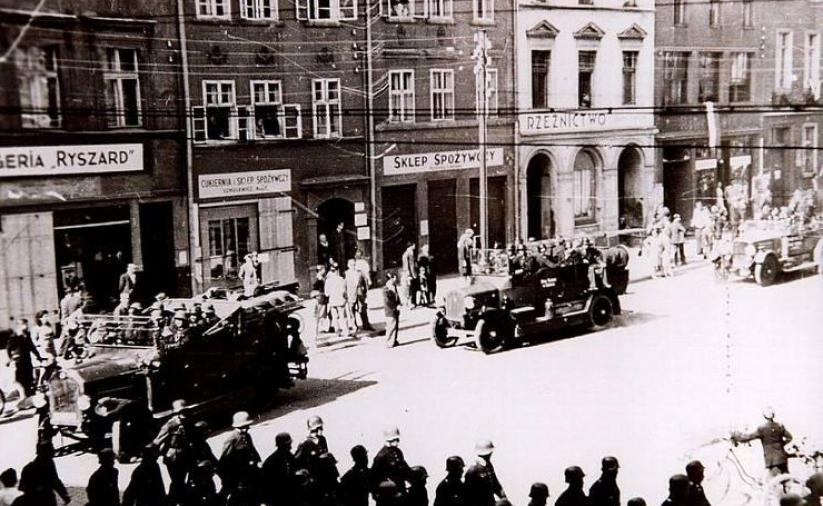 Rynek z góry w trakcie obchodów święta państwowego