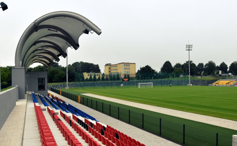 Trybuna stadionu z zadaszeniem