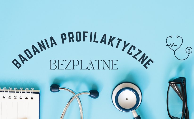 Stetoskop, okulary i notatnik na jasnobłękitnym tle i napis Bezpłatne badania profilaktyczne