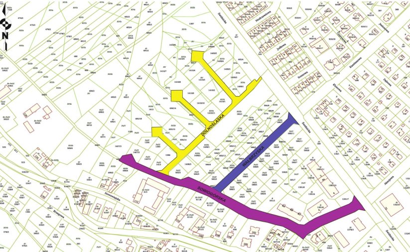 Mapa z podziałem geodezyjnym dziąłek budlanych i naniesionymi trzema kolorami przebiegiem ulic Sowiogórskiej, Dolnośląskiej i Wałbrzyskiej