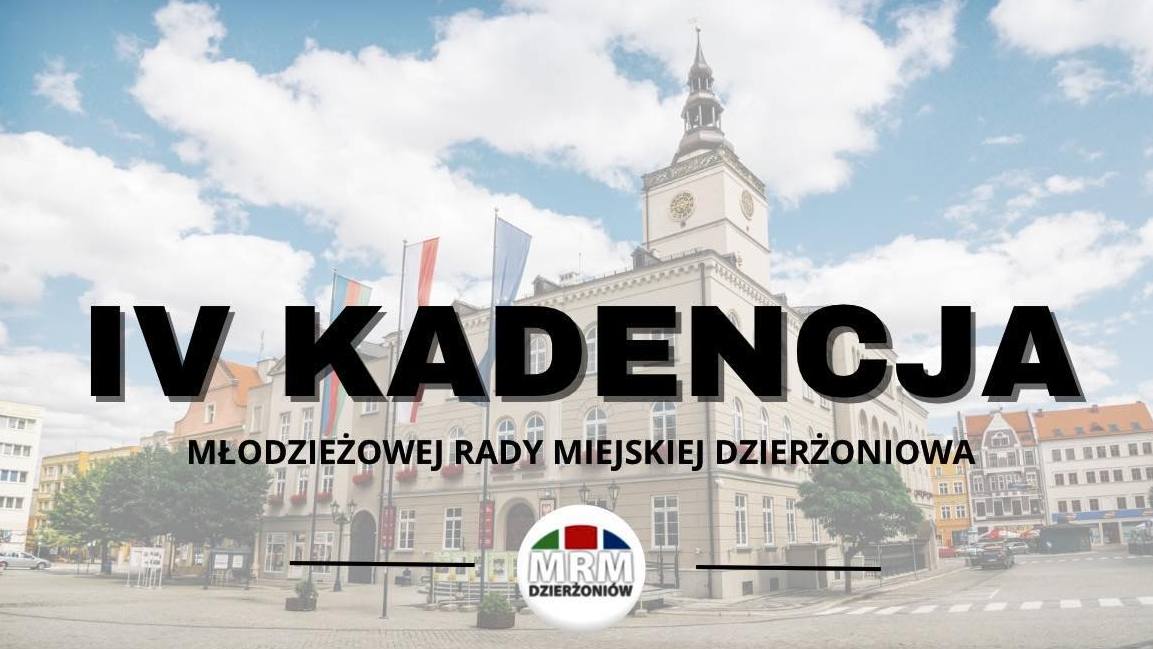 Ratusz, błekitne niebo i białe chmury, na zdjecie nałożony napis IV kadencja Młodzieżowej Rady Miejskiej