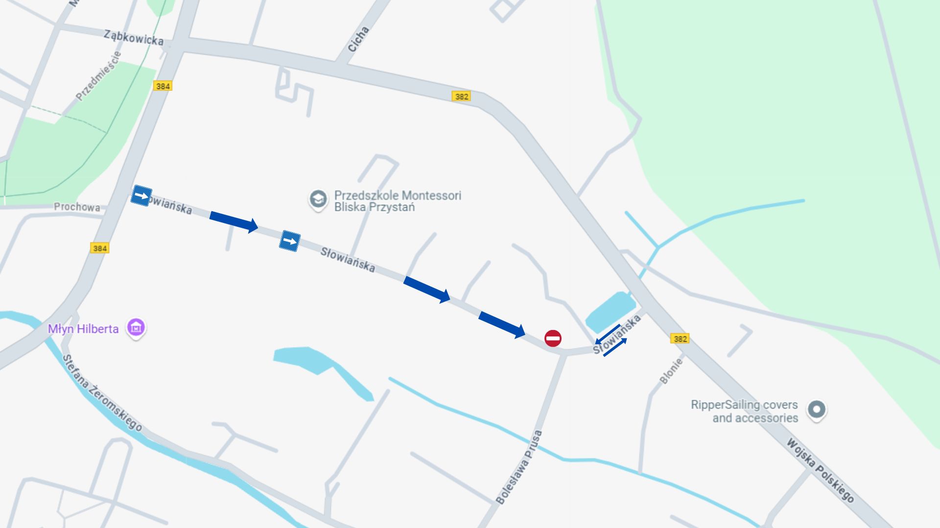 Mapa z ul Słowiańską, na której niebieskimi strzałkami zaznaczono ruch jednokierunkowy