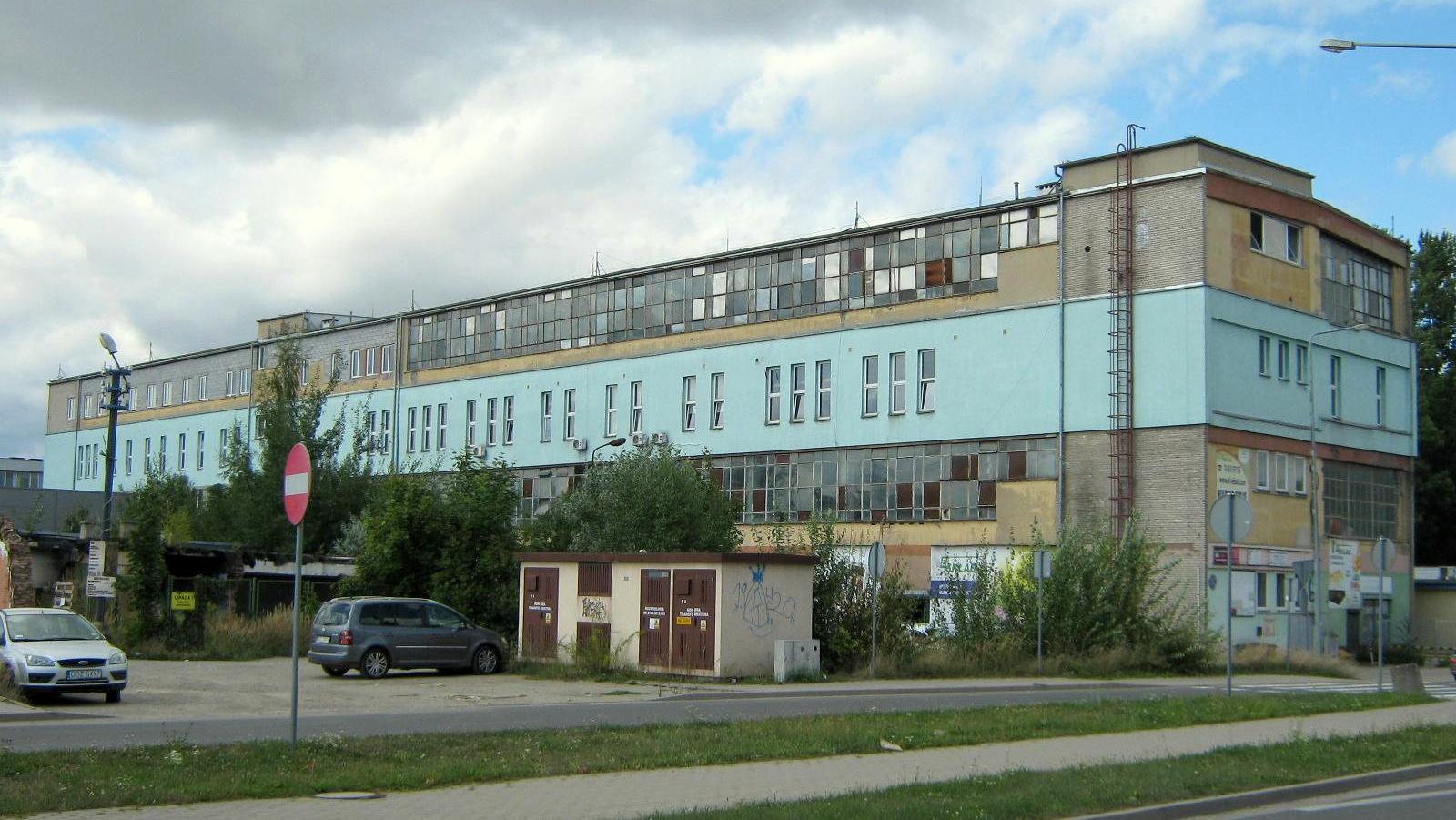 Trzypiętowy budynek przemysłowy