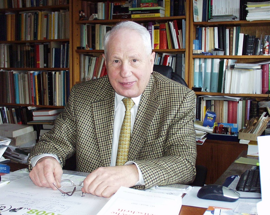 Profesor dr Paul Leidinger