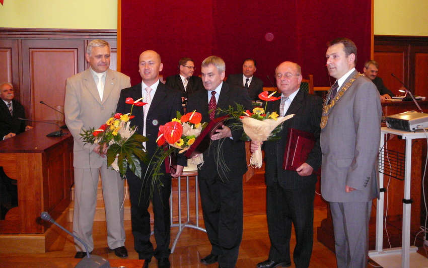 Wręczenie medali za zasługi Mirosławowi Greberowi, Janowi Banikowi i Jarosławowi Witkowskiemu