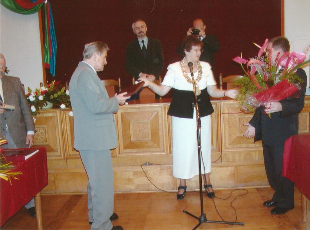 Wręczenie medalu za zasługi Włodzimierzowi Suszek