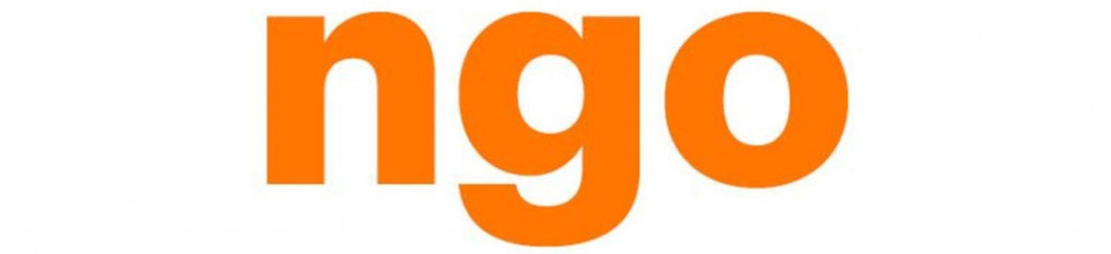 Pomarańczowy napis NGO na białym tle
