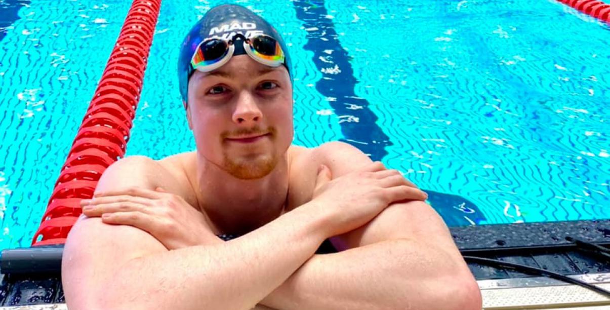 Paweł Juraszek w basenie olimpijskim