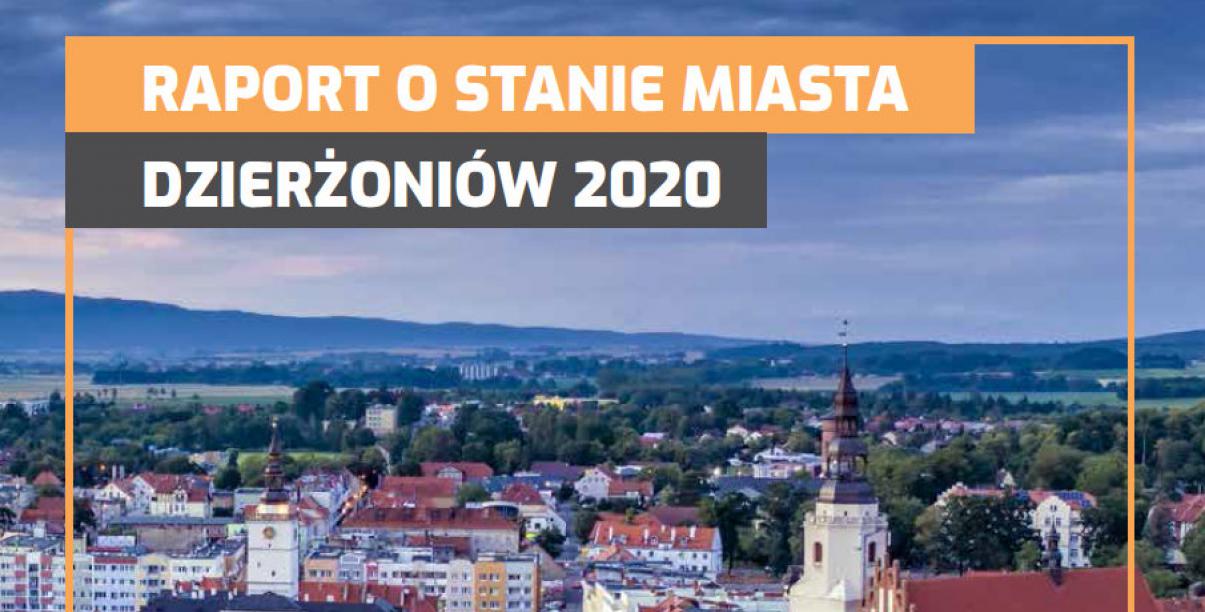 Panorama Dzierżoniowa w pochmurny dzień, na zdjęciu napis - Raport o Stanie Miasta