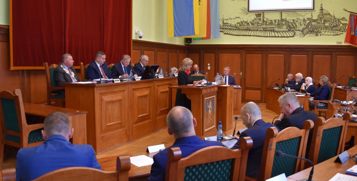 Sala Rycerska w trakcie obrad Rady Miejskiej Dzierżoniowa 