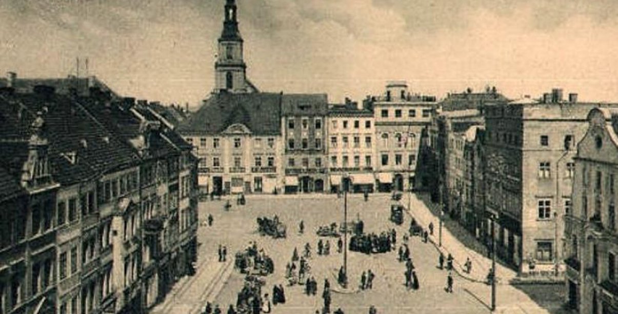 Stara fotografia dzierżoniowskiego rynku