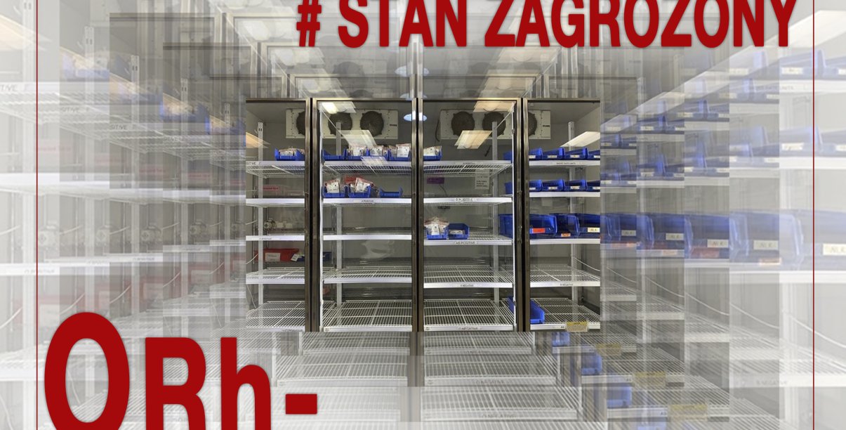 Labolatorium ze szklanymi szafami, na półkach woreczki z krwią