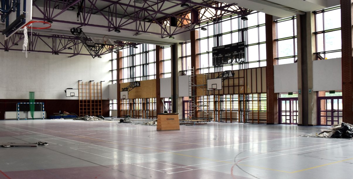 Hala sportowa SP1 podczas remontu jedne ze ścian
