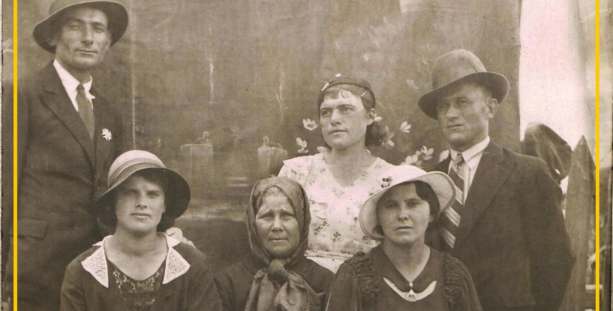 Czarno-białe zdjęcie rodzinne, przedwojenne