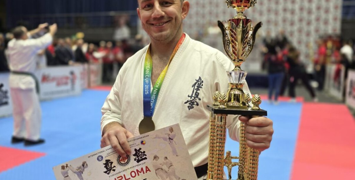 Tomasz Staściuk z pucharem Europy i złotym medalem