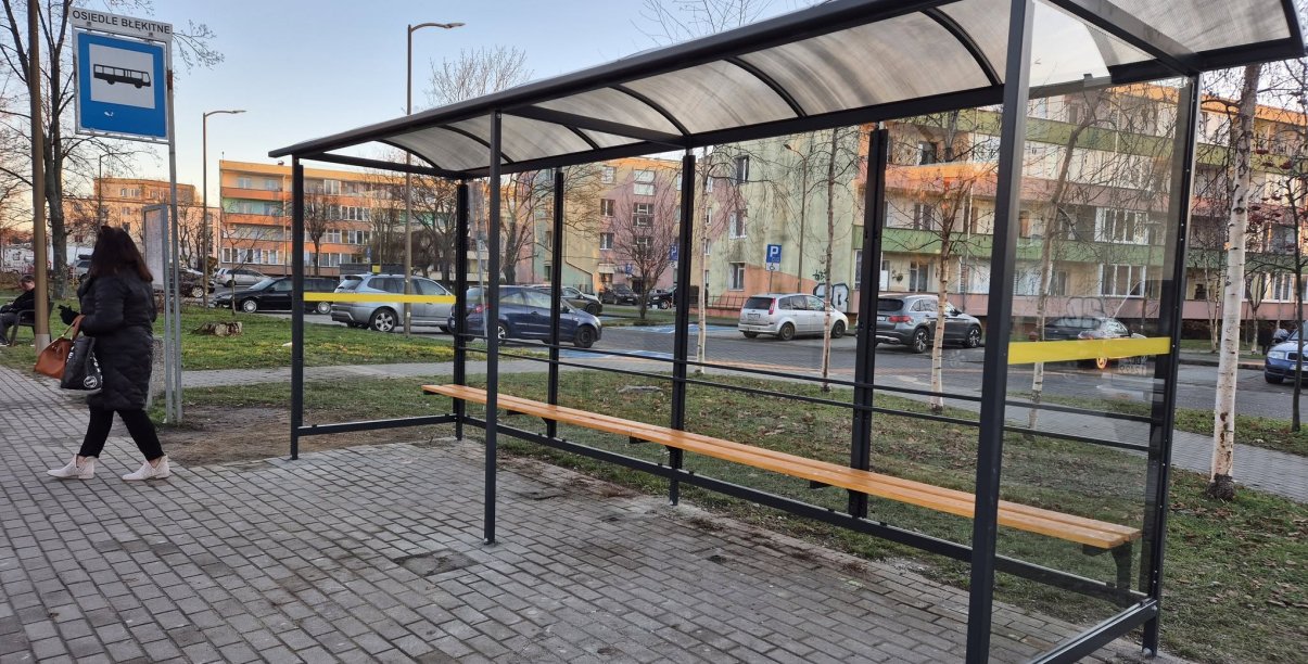 nowa wiata przystankowa przy ul. Piastowskiej