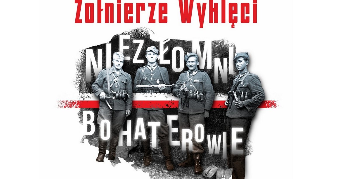 Czarno-białe zdjęcie żołnierzy wyklętych na tle konturów kraju