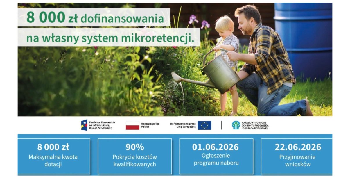Ojciec z synem podlewają rośliny w ogrodzie metalową konewką