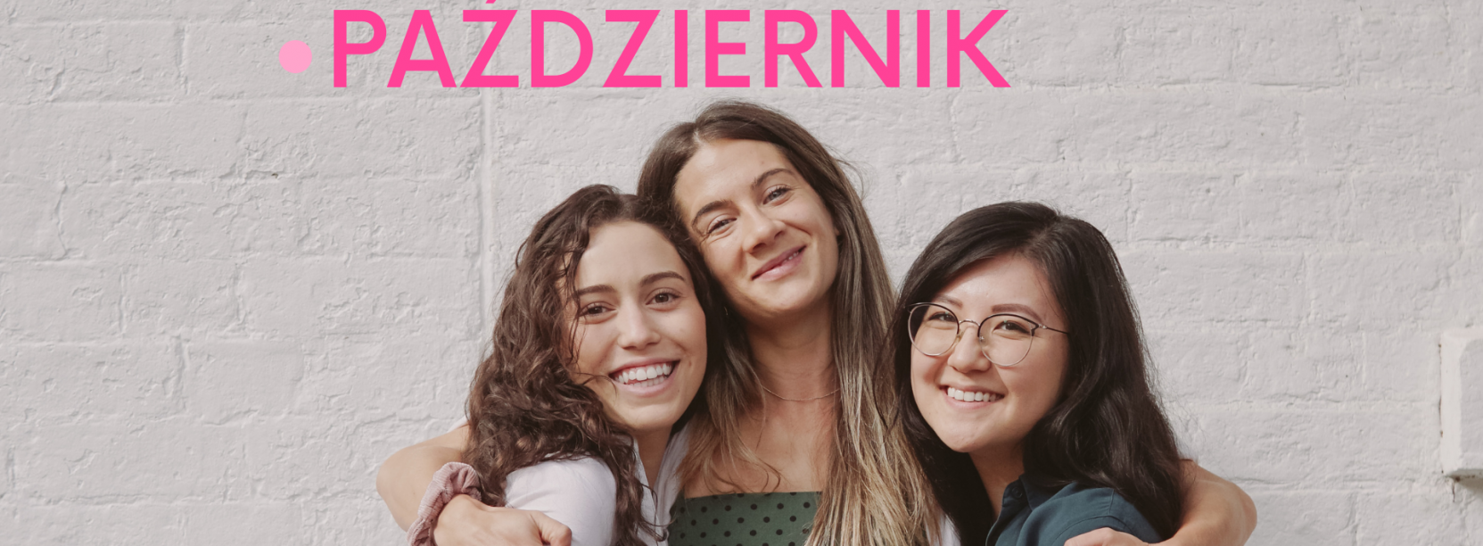 Na zdjęciu kobiety, napis różowy październik, logo Dzierżoniowa