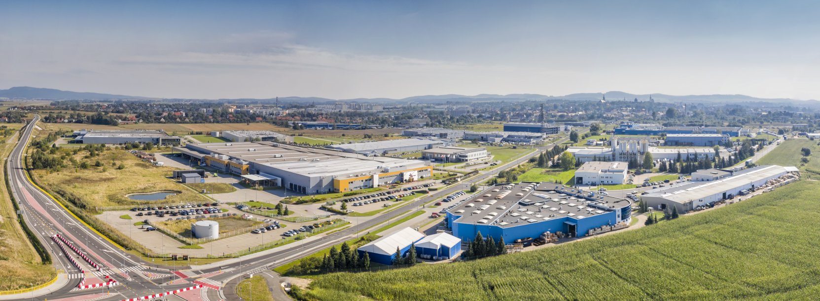 Panorama Dzirżoniowa od strony strefy ekenomicznej