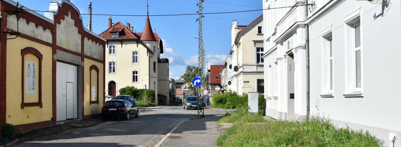 Ulica Strzelnicza bez samochodów w dzień