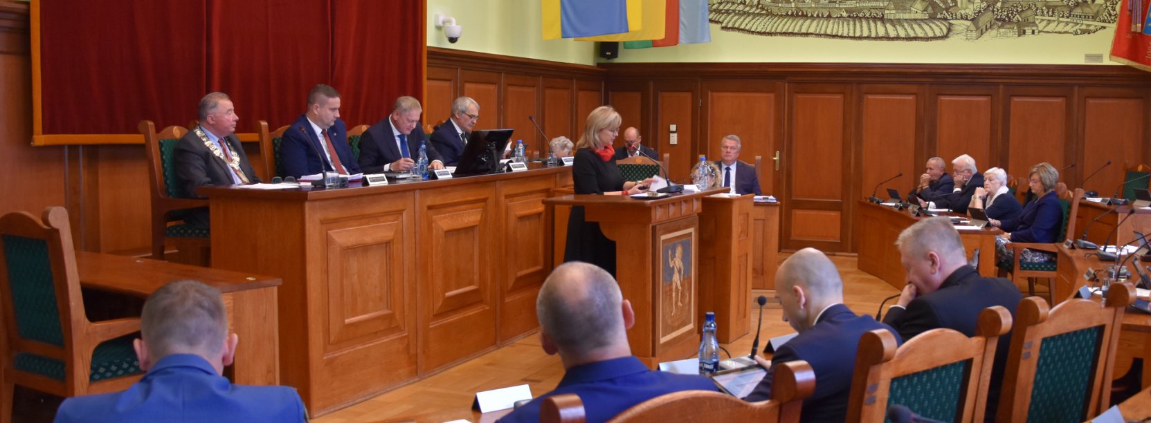 Sala Rycerska w trakcie obrad Rady Miejskiej Dzierżoniowa 