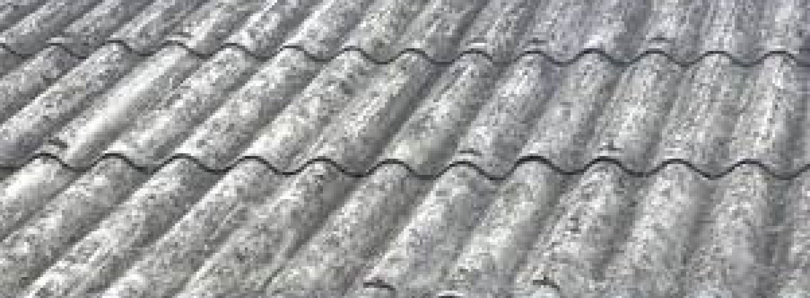 Zbliżenie pokrycia dachu z płyty azbestowej