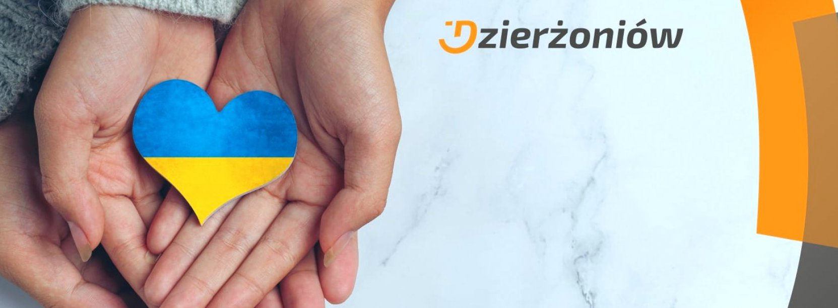 Serce z barwami Ukrainy leżace na dłoniach 
