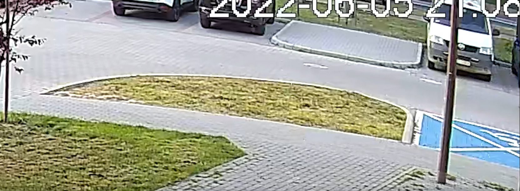 Widok z kamery na miejsca parkingowe