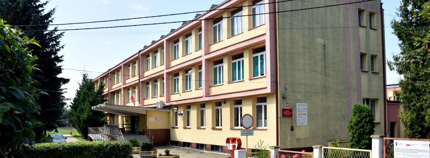 Trzypiętrowy budynek Szkoły Podstawowej nr 9
