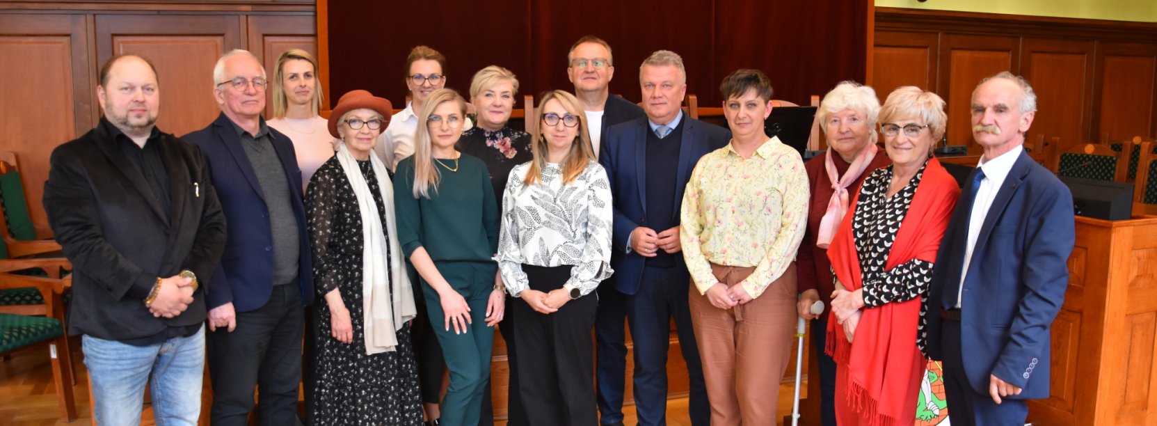 Grupowe zdjęcie Dzierżoniowskiej Rady ds. Osób z Niepełnosprawnościami