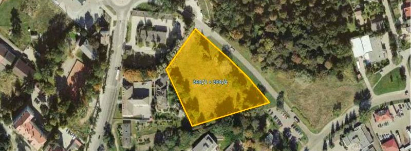 Mapa terenu z zaznaczoną działką do sprzedaży