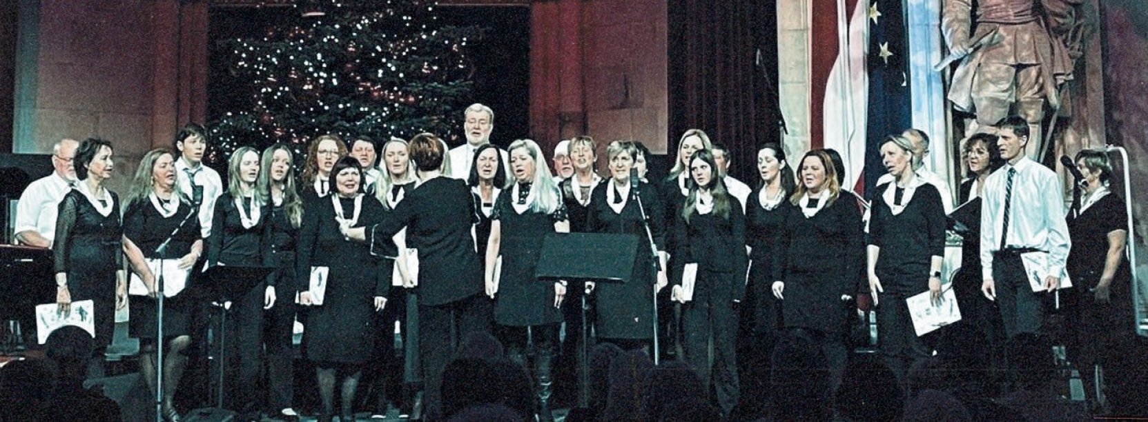 Zdjęcie chóru podczas występu w kościele