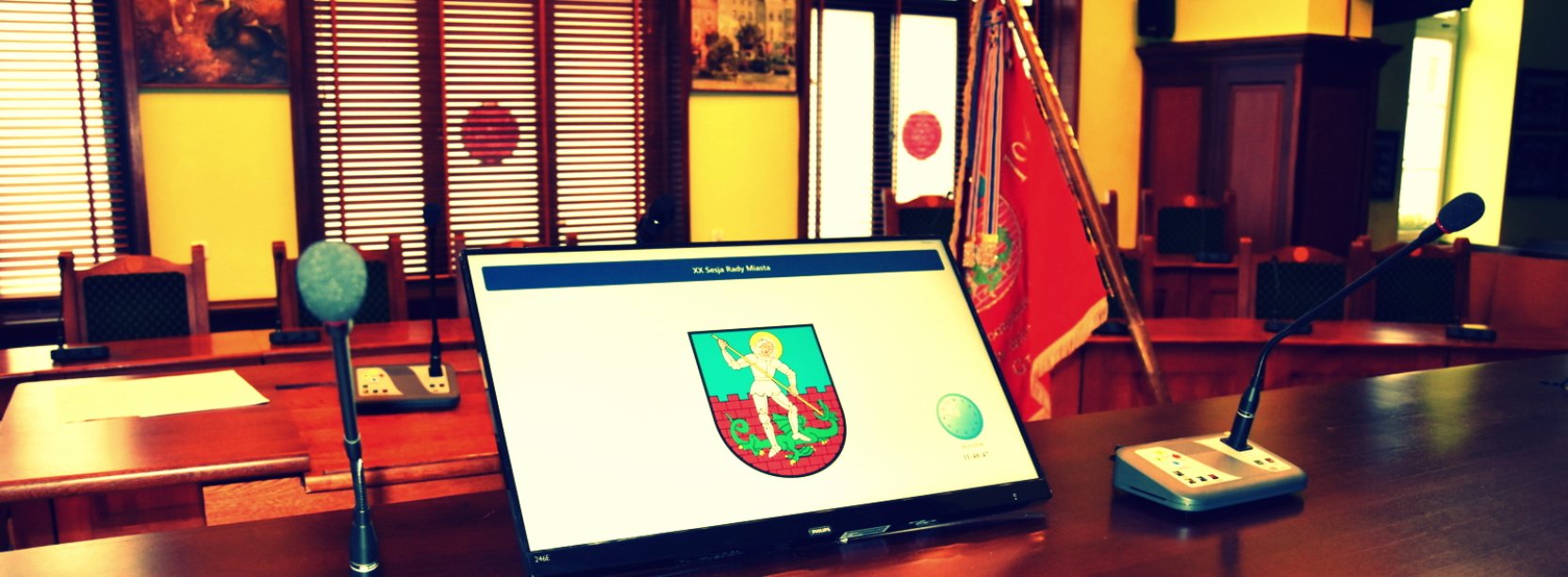 Sala rycerska ratusza z perspektywy stołu prezydialnego