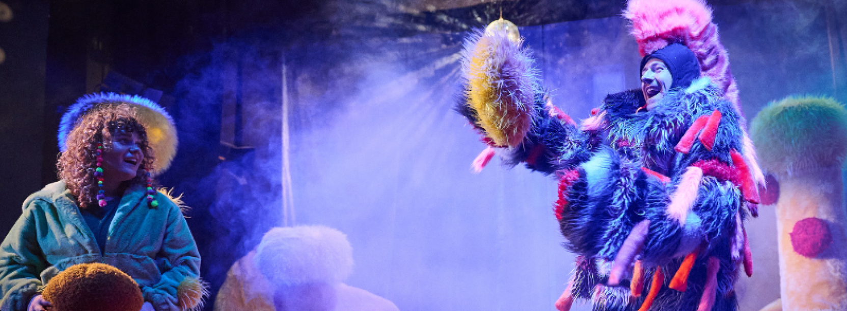 Scena ze spektaklu "Piaskowy Wilk"