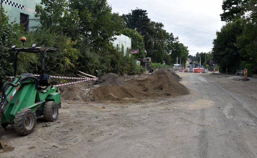 Rozkopany fragment remontowanej drogi