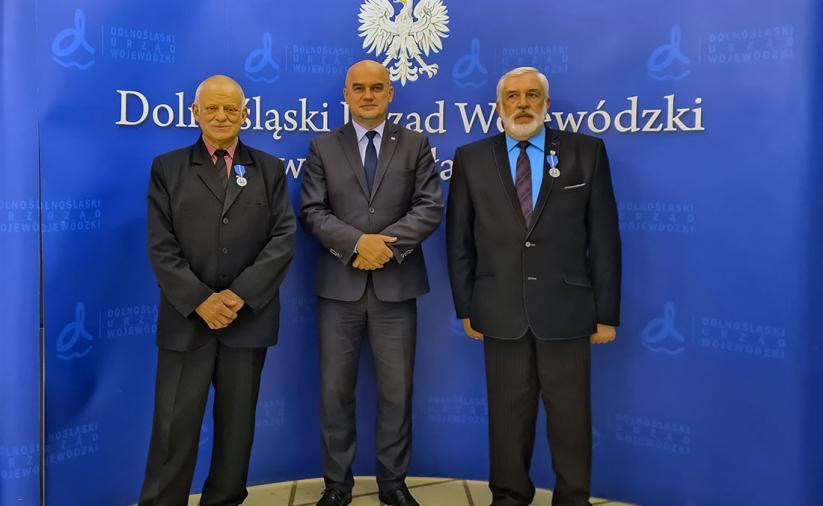 Na zdjęciu stoją od lewej Zdzisław Mikułko, Jarosław Kresa i Piotr Pieszczoch