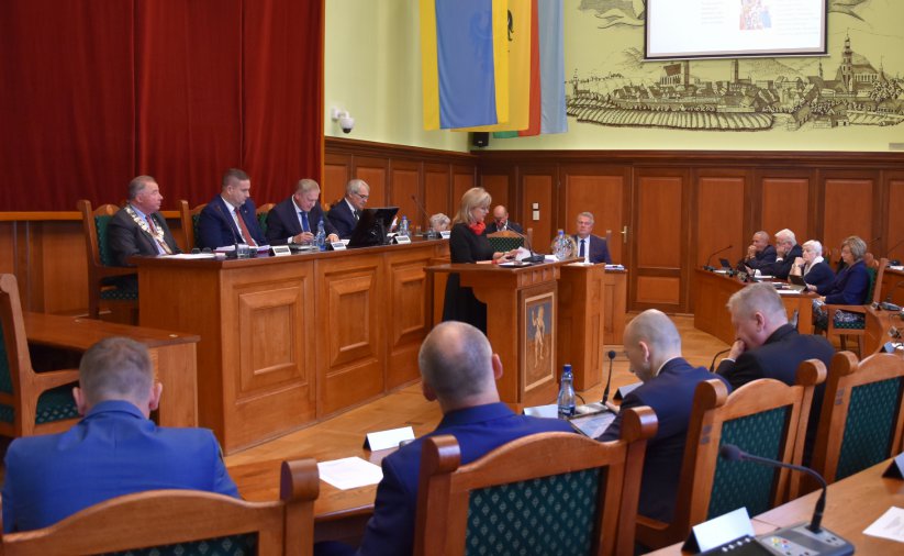 Sala Rycerska w trakcie obrad Rady Miejskiej Dzierżoniowa 