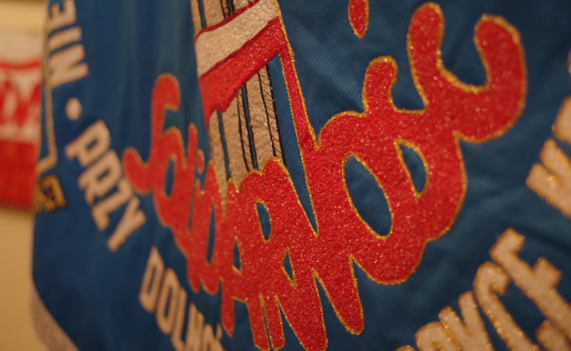 sztandar "Solidarności" Dolnośląskiej Fabryki Krosien