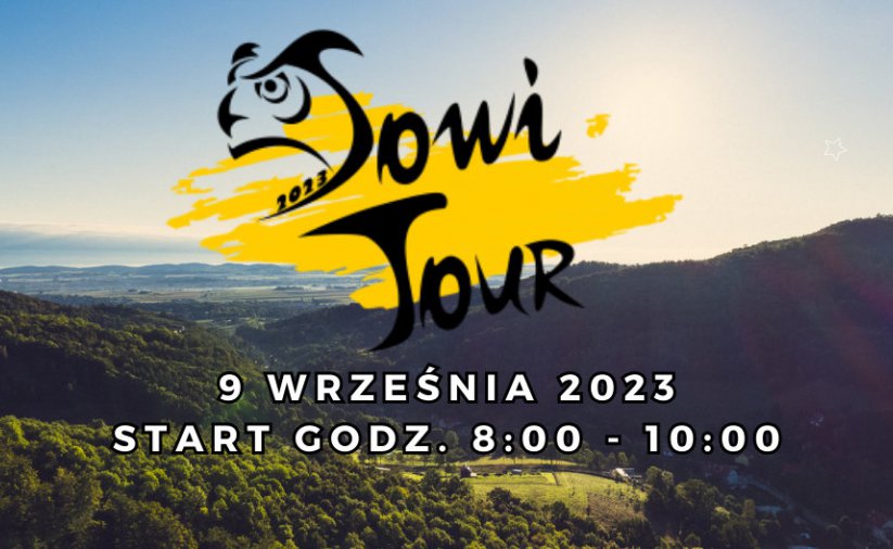 Panorama gór, niebieskie niebo, nałożone logo z rysunkiem sowi i napis Sowi Tour