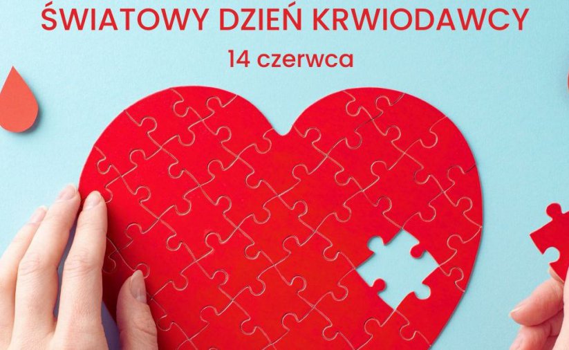 Napisw Światowy Dzień Krwiodawcy i serce ułożone z czerwonych puzli