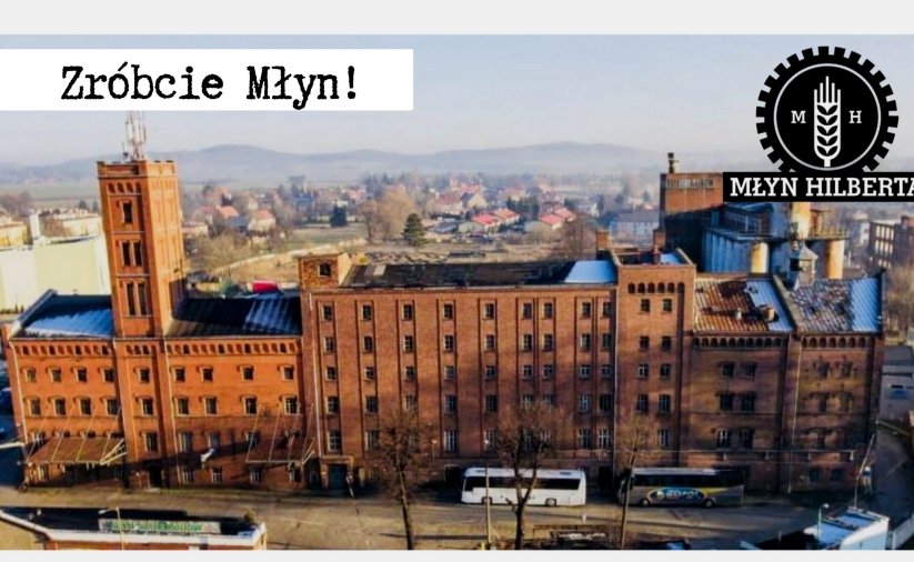 Zdjęcie młyna z napisem "Zróbcie Młyn!"
