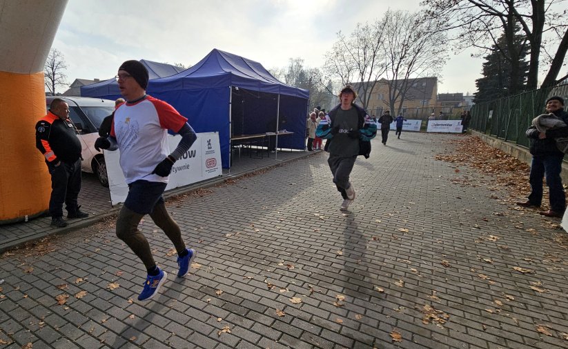 Uczestnicy biegu z 11 listopada 2024 r.