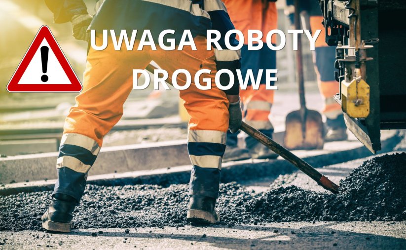zdjęcie robót drogowych z napisem uwaga roboty drogowe i znakiem drogowym uwaga