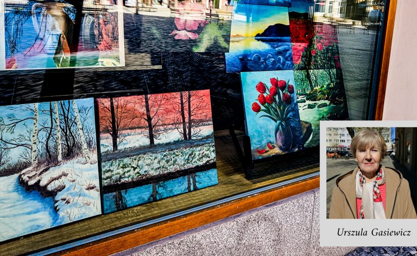 Witryna okienna z pracami malarskimi i zdjęciem autorki