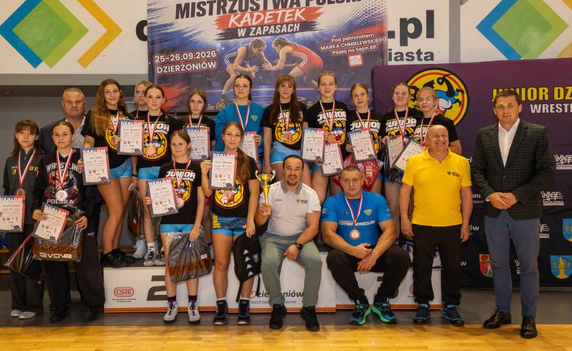 Grupowe zdjęcie uczestniczek turnieju