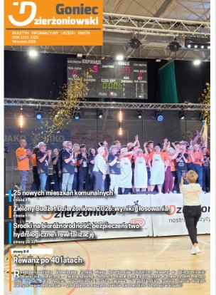 Okładka gazety ze zdjęciem dużej grupy osób na scenie